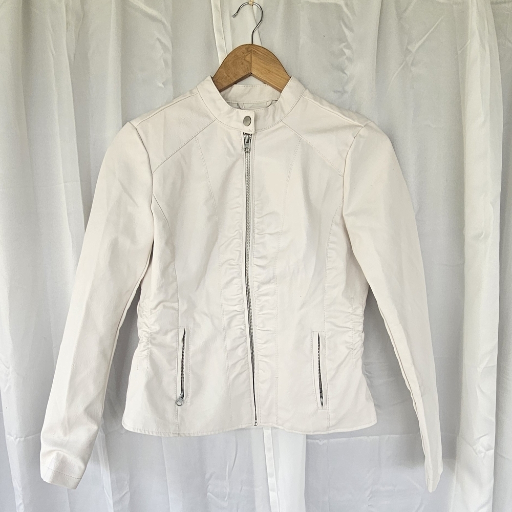 Baccini Cream Leather Jacket with Fitted Silhouette and Stand-Up Collar​